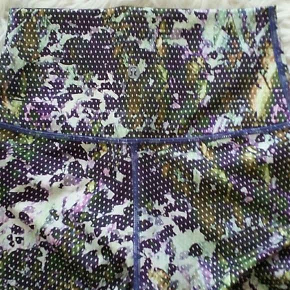 Lululemon athletica capris - Picture 4 of 8